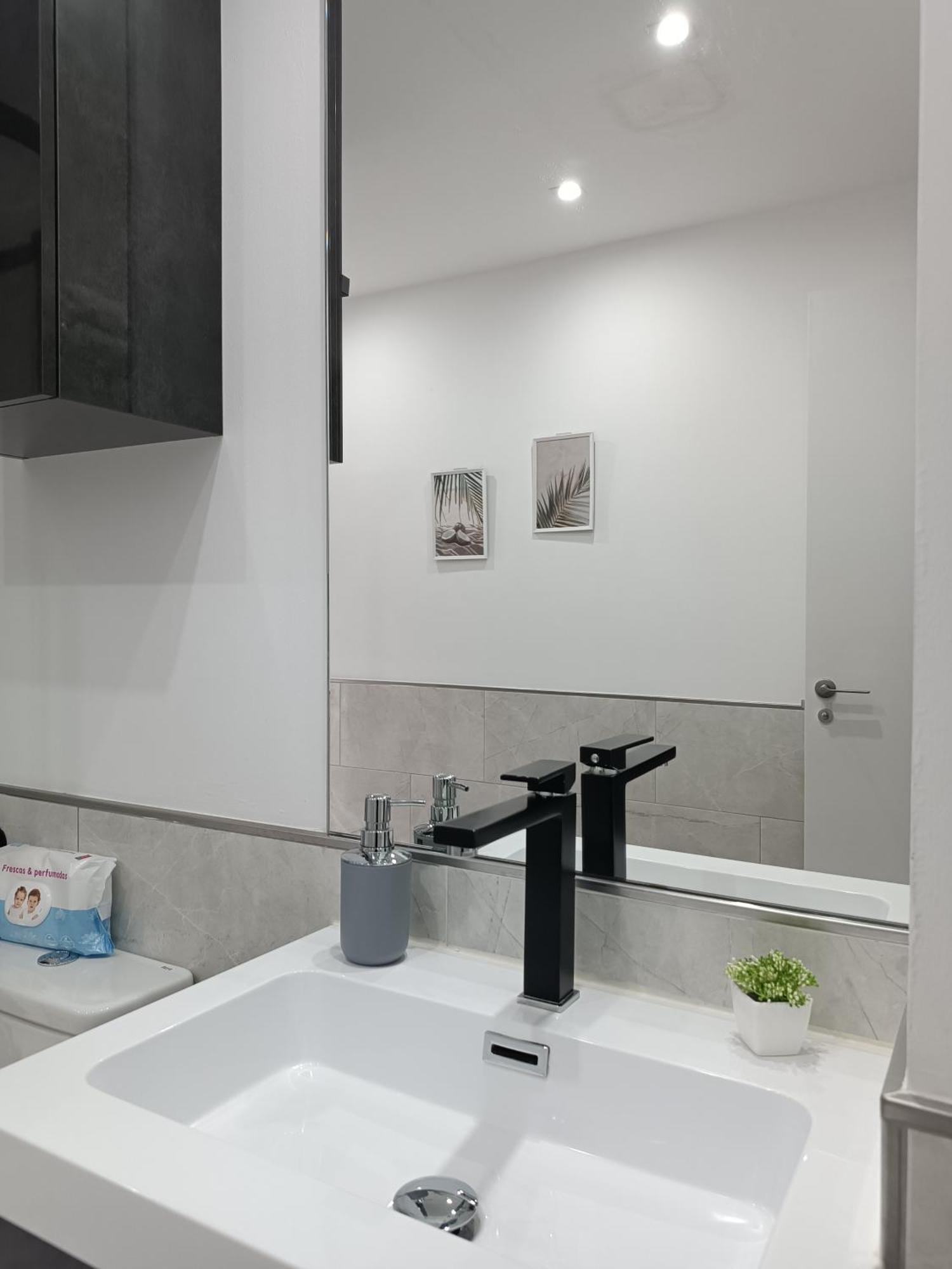 ¡Al Lado De La Clinica Oftalmologica Vega! Appartement Oviedo Buitenkant foto